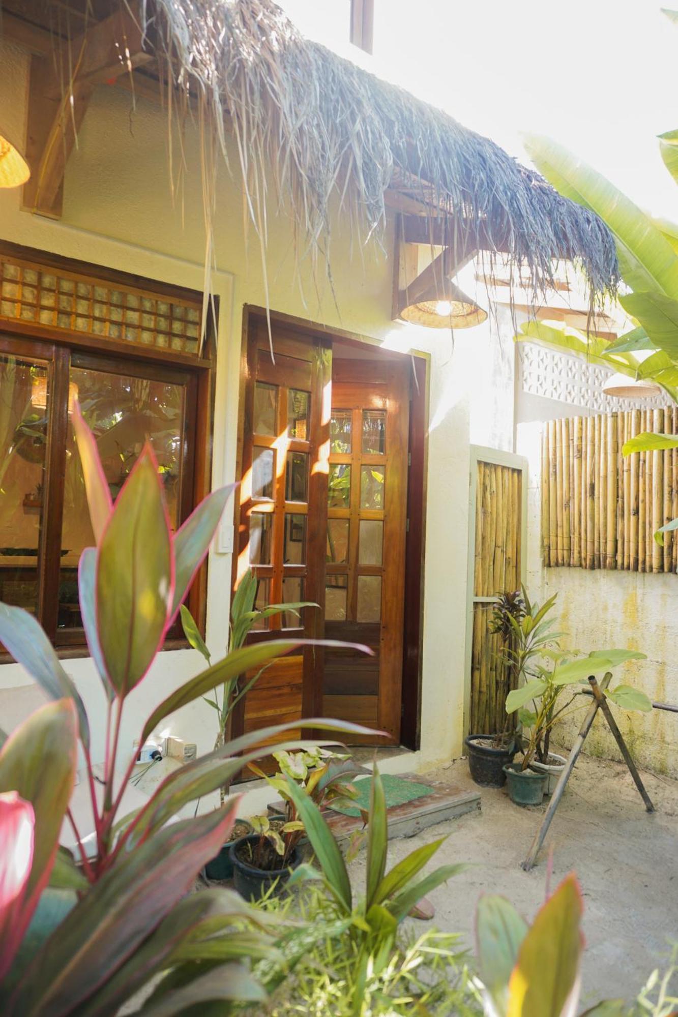 Greenhouse Siargao Roadside Boutique Apartments General Luna  Exteriör bild
